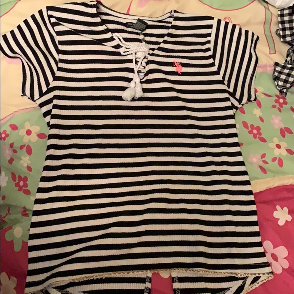 This cute Polo shirt 😍take a look at it 14/16kids